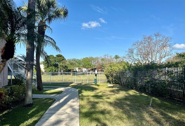 Building Photo - 10581 SW 155th Ct