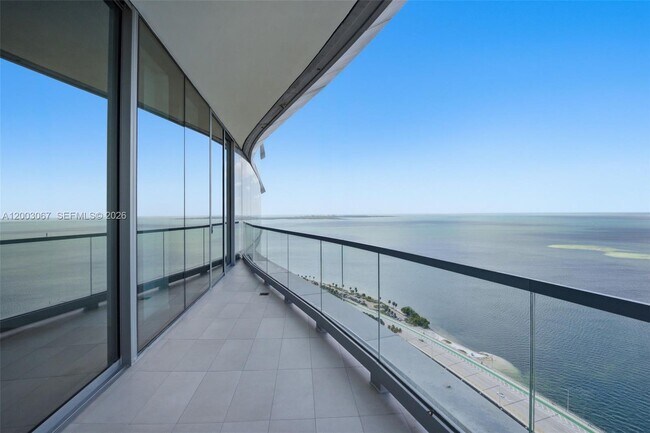 Building Photo - 175 SE 25th Rd