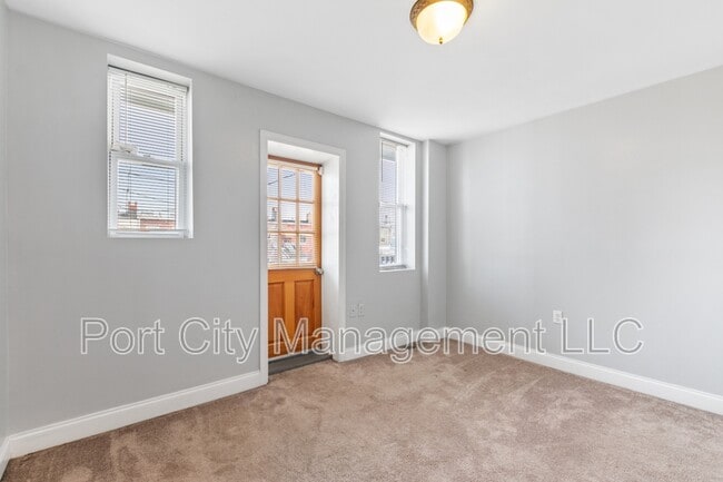 Building Photo - 3210 E Fairmount Ave