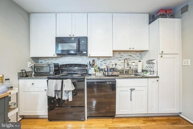Building Photo - 7701 Durer Ct