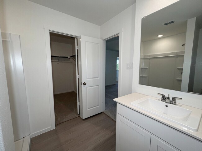 Building Photo - 401 Meadows Ln