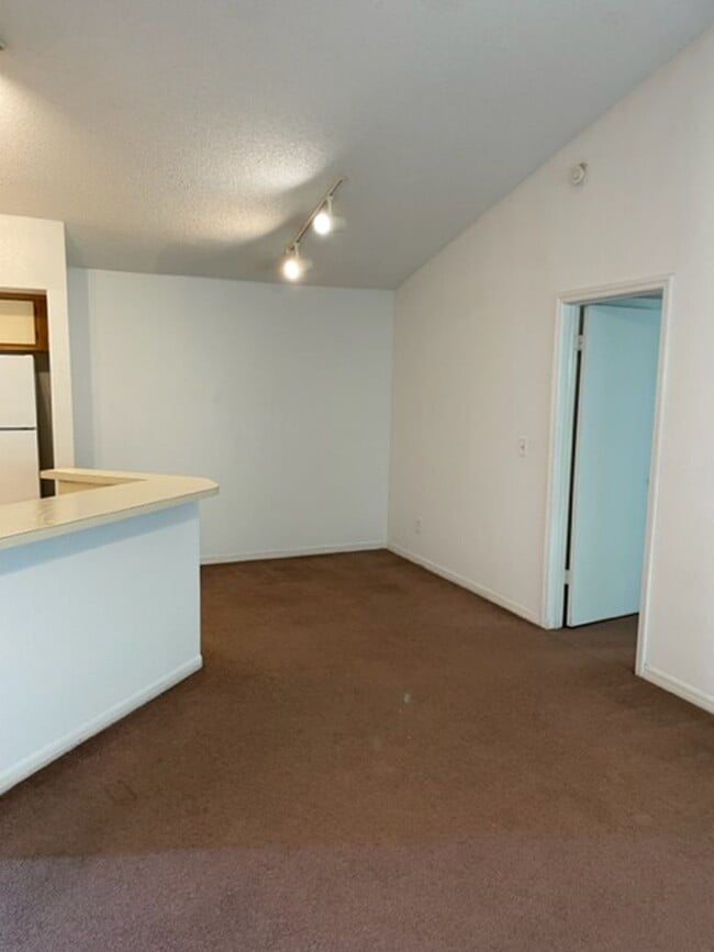 Building Photo - Venetian place two bedroom Condo