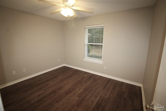Building Photo - 582 Ard Dr
