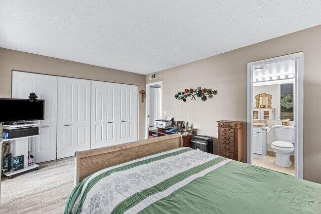 Building Photo - 3 Mansfield A