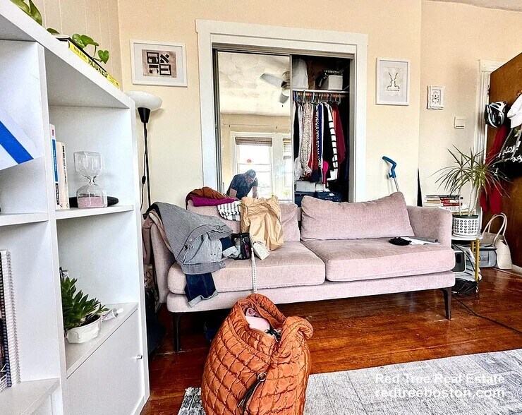 Building Photo - 108 Myrtle St