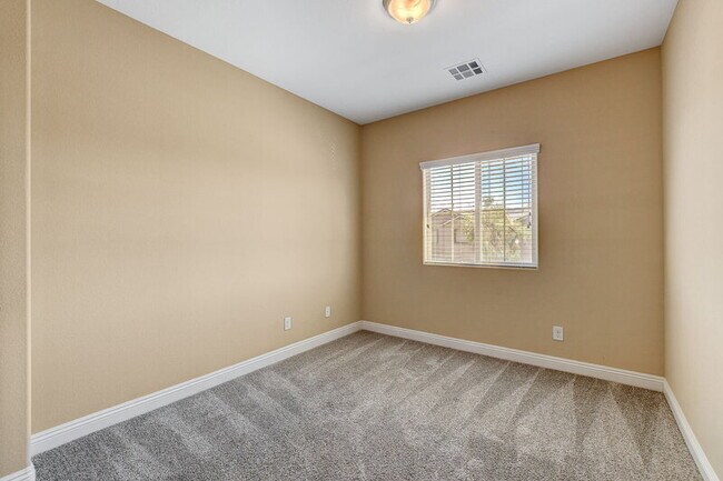 Building Photo - 1074 Fish Pond Ave