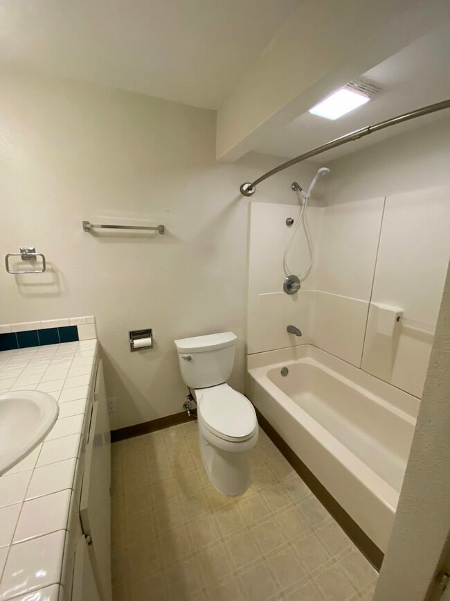 Building Photo - 13380 SW Farmington Rd