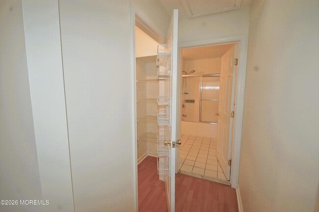 Building Photo - 574 Beachway Ave