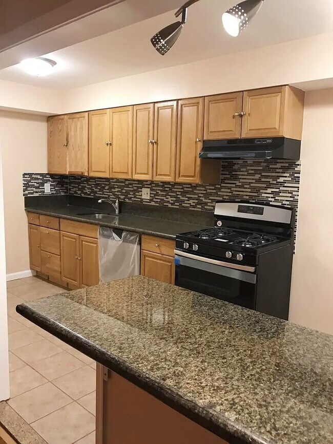 Building Photo - Stunning 3-Bedroom Townhome in East Oak Lane! Available NOW!
