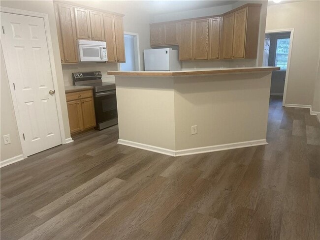 Building Photo - 3852 Roxfield Dr NE