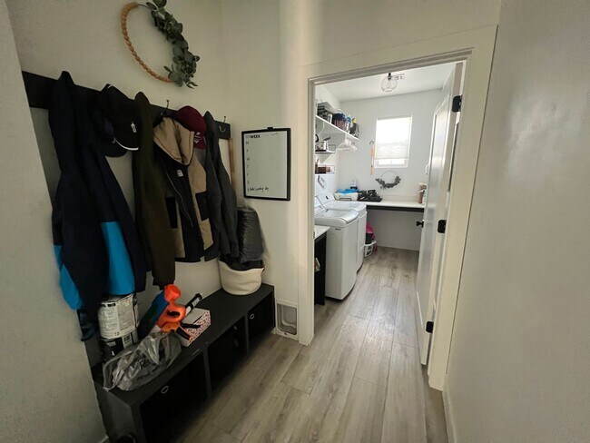 Building Photo - Stylish 3 Bedroom Home with Spacious Layout
