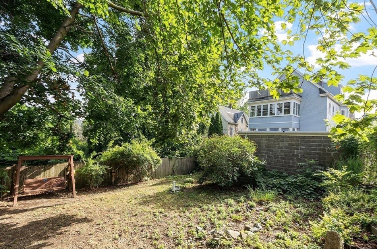 Building Photo - 10 Lambert Ave