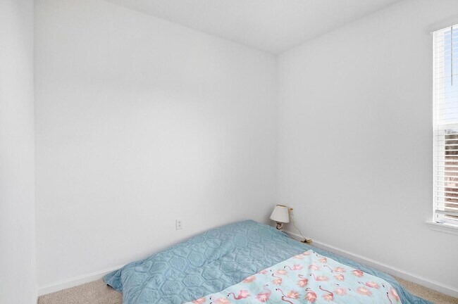 Building Photo - NEW TOWNHOME