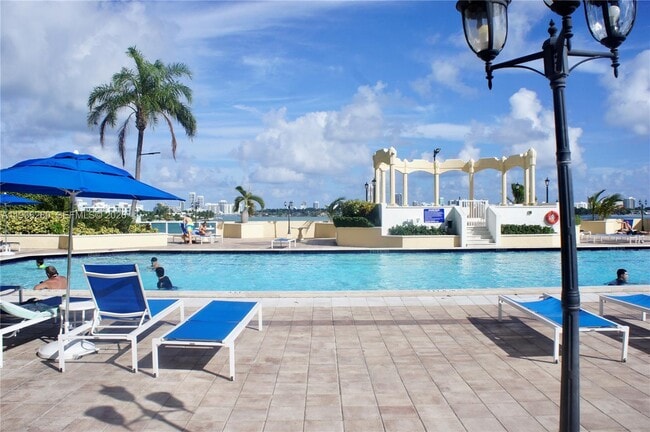 Building Photo - 7601 E Treasure Dr