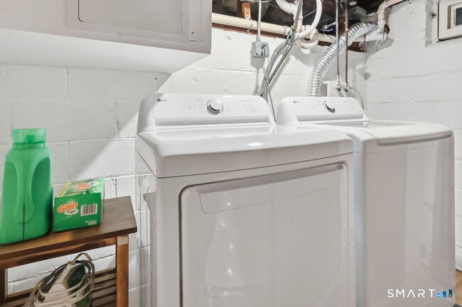 Building Photo - 82 Miller Ave