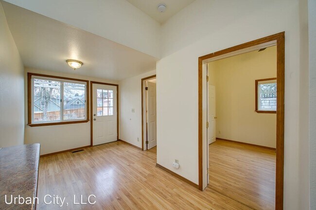 Building Photo - 2 br, 1 bath House - 1605 5th St.