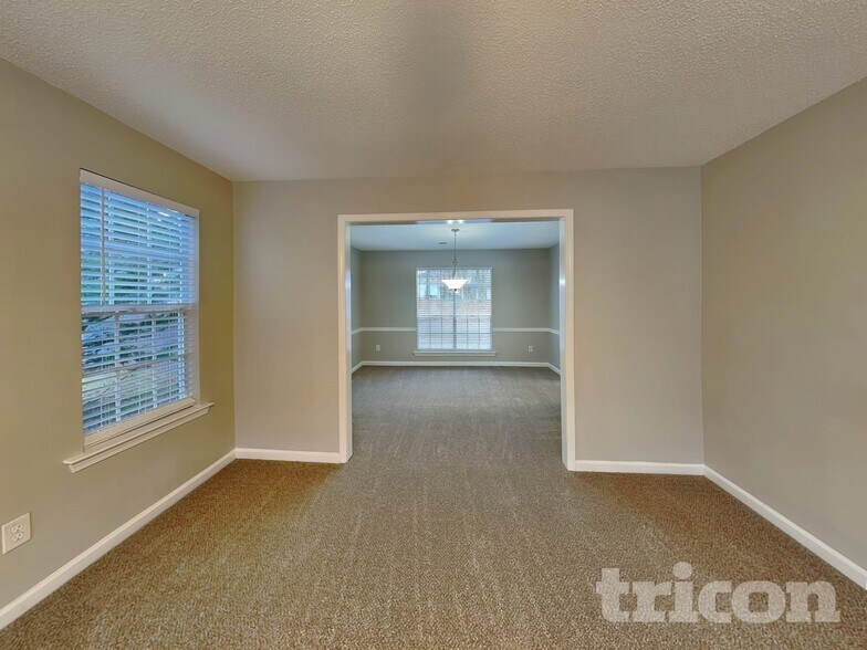 Building Photo - 2198 Colony Dr