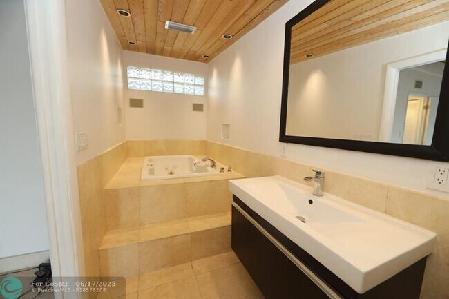 Building Photo - 7760 SW 103rd Pl