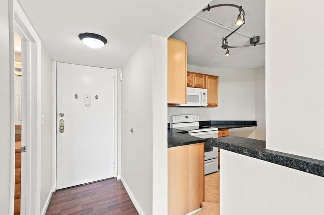 Building Photo - 1301 River Reach Dr