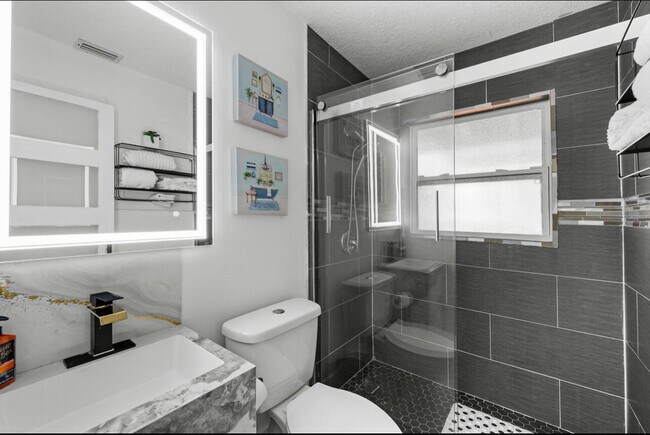 Building Photo - 12417 S Indian River Dr