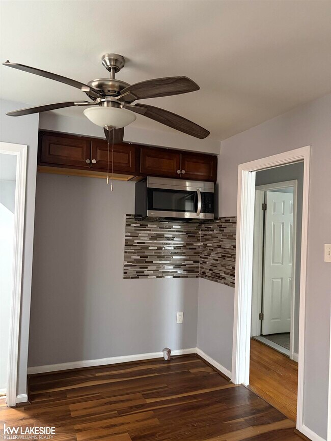 Building Photo - 9539 Beaverland St