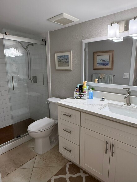 Guest Bathroom - 7560 Bay Island Dr S