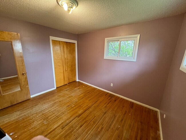 Building Photo - Beautiful Home