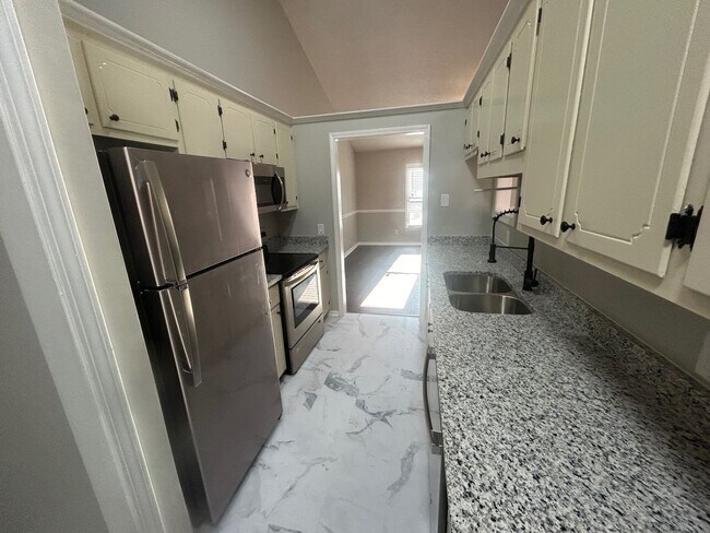 Building Photo - 207 Coronado Rd