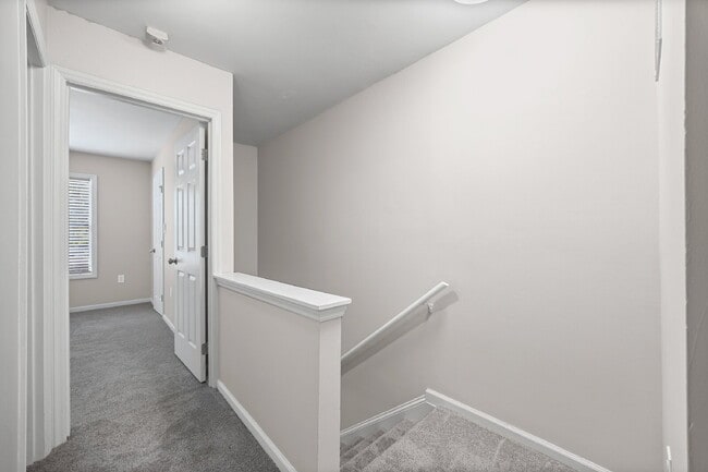 Building Photo - "Charming 2-Bed Townhome with Modern Comforts in Fort Mill – Your Cozy Retreat Awaits!"