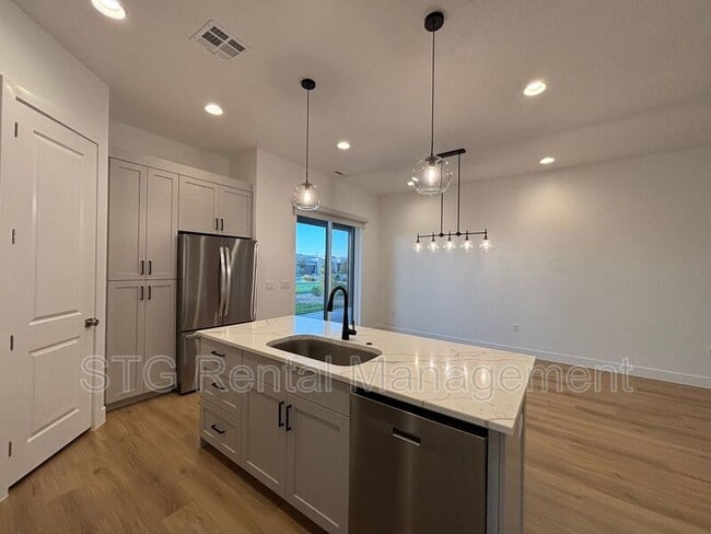 Building Photo - 2916 E Snowberry Dr