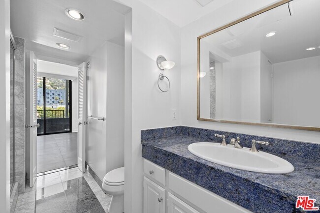 Building Photo - 1100 Alta Loma Rd