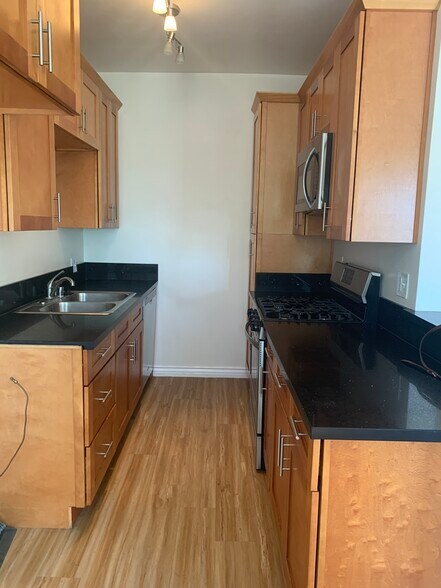 Building Photo - 129 W Chevy Chase Dr