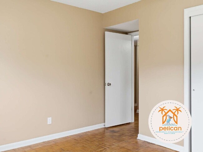 Building Photo - 4-Bedroom Home in a Prime Pensacola Location