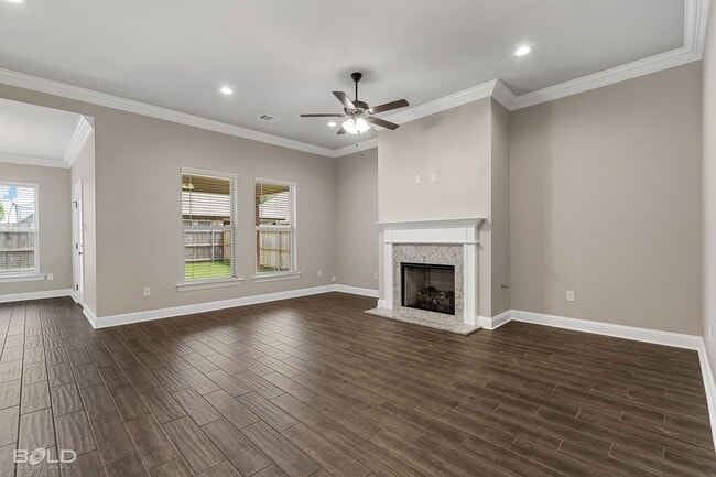 Building Photo - 211 Hyperion st