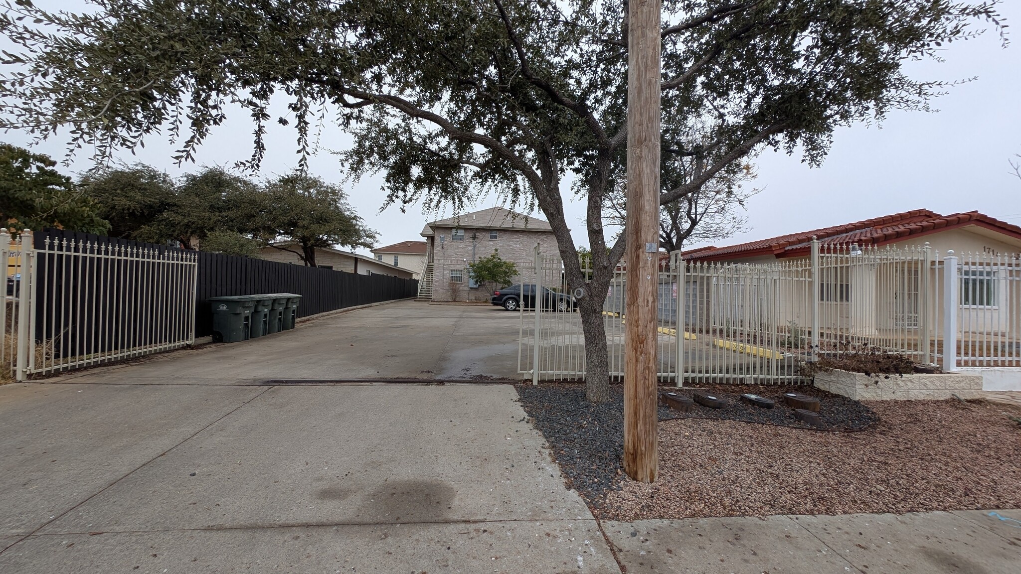 Building Photo - 1708 Chacon St