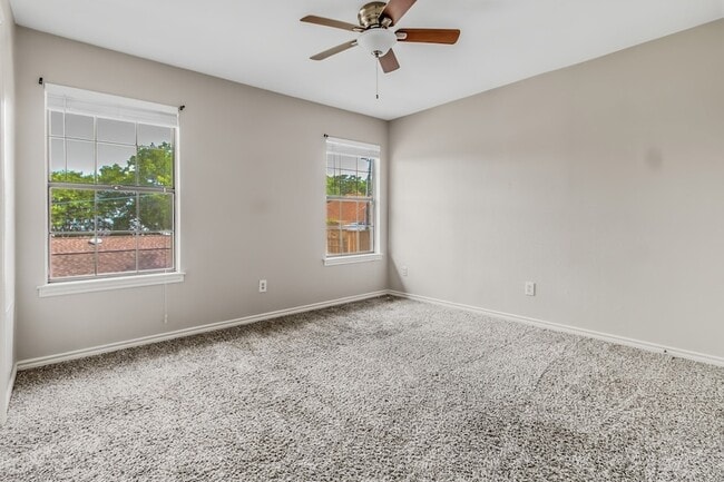 Building Photo - 102 Pebble Beach Dr