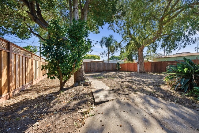 Building Photo - 1047 Riverton Dr