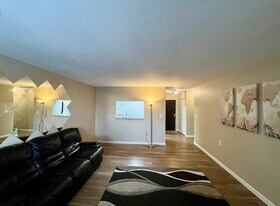 Building Photo - 30 Daniels St