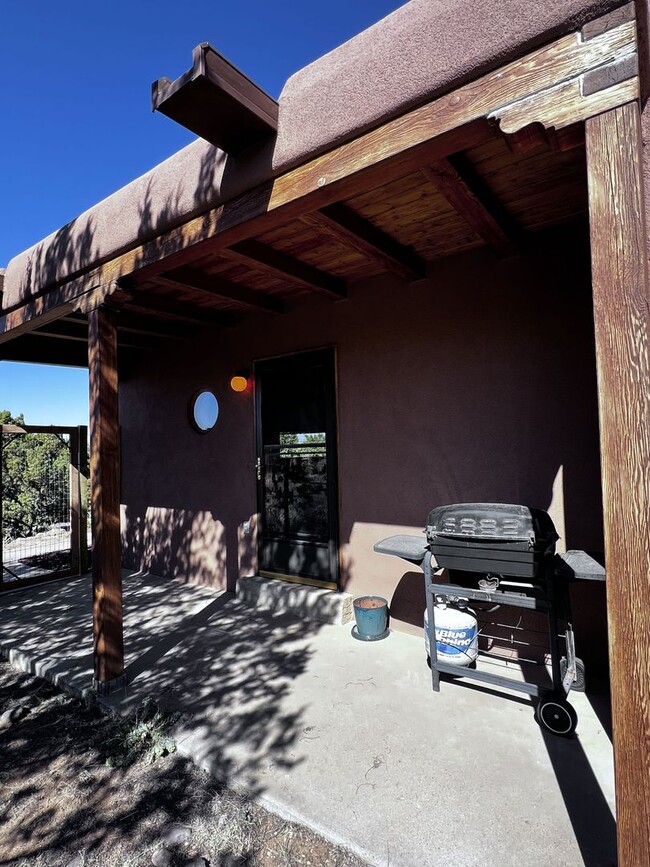 Building Photo - 5 Oriente Ct