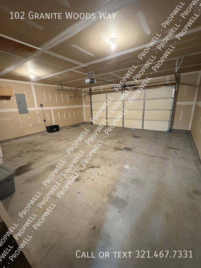Building Photo - 102 Granite Woods Way
