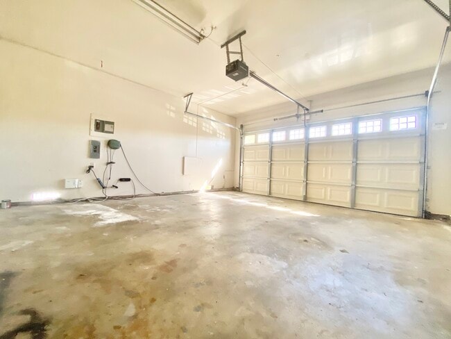 Building Photo - 637 30th St