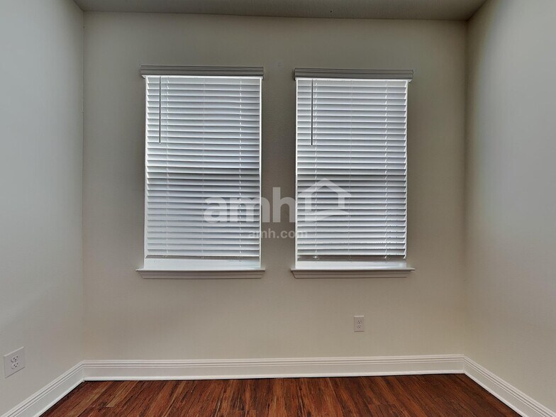 Building Photo - 27592 St Andrews Ave