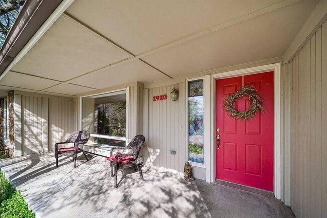 Building Photo - 1910 W 4th St S