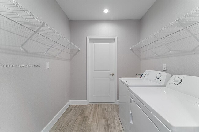 Building Photo - 4610 SW Masefield St