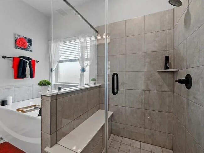 Building Photo - 1902 Sunflower Dr