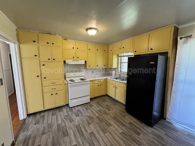 Building Photo - 4010 Emerald Lake Dr