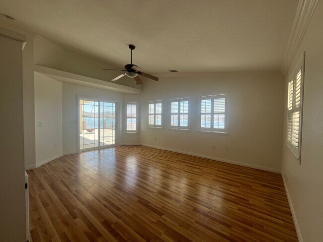 Building Photo - Lake front 3 bed 2 bth home in Helendale!