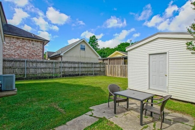 Building Photo - 704 Metairie Lawn Dr