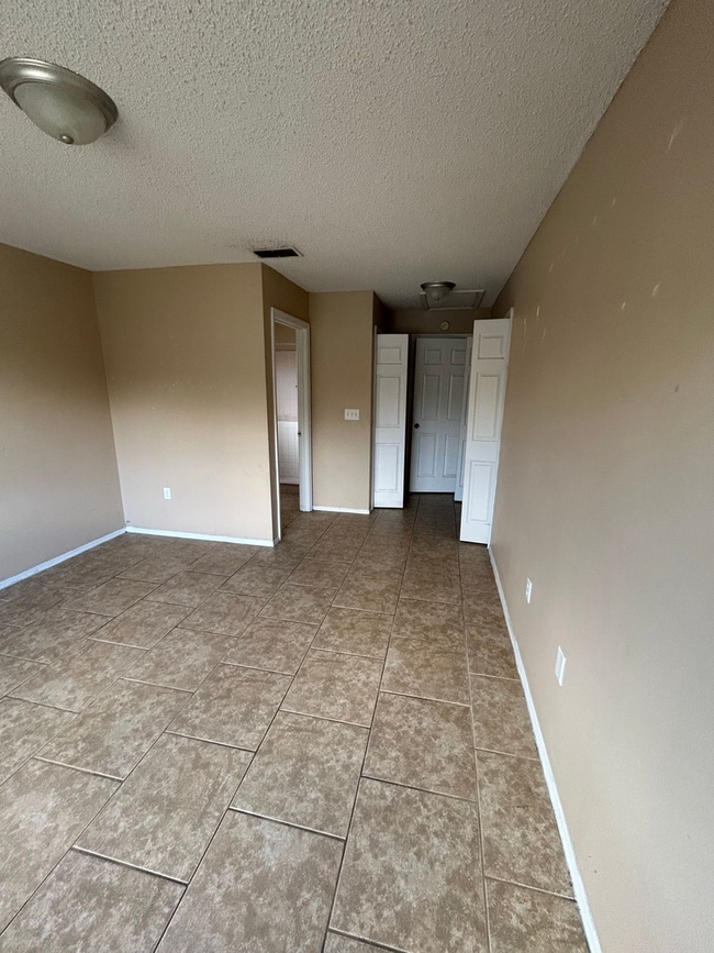 Building Photo - South Lakeland Rental