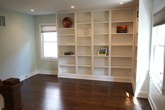 Building Photo - 148 Maple Ave